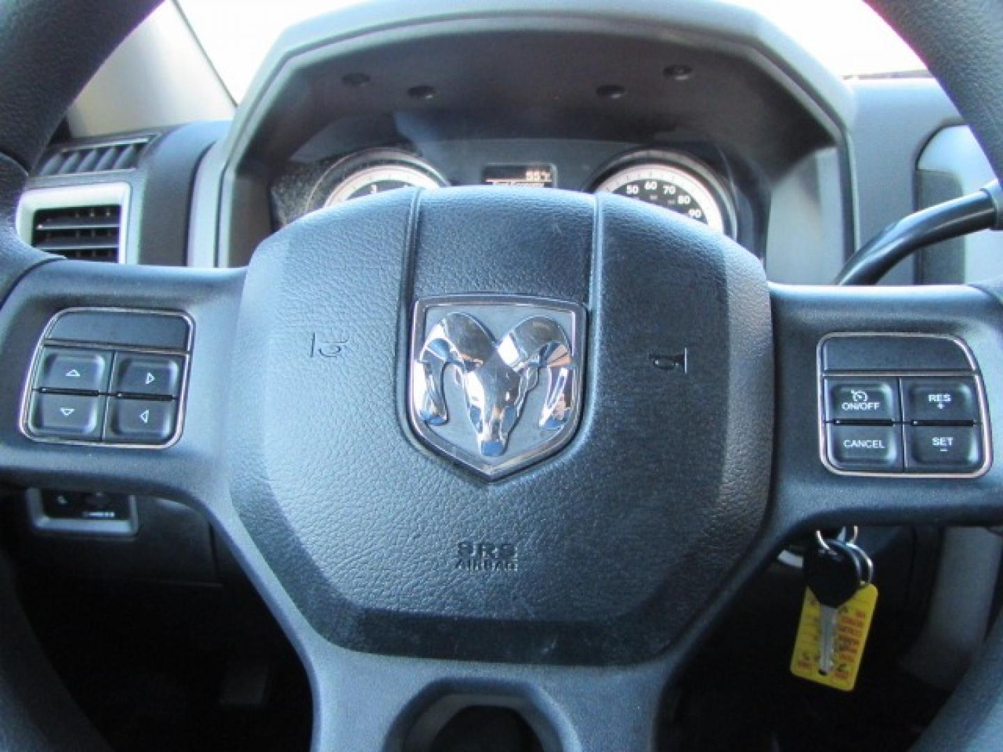 2014 White /Gray RAM 2500 Service Body Crew Cab 4WD (3C6TR5HTXEG) with an 5.7 Hemi V8 engine engine, 6 speed automatic transmission, located at 4562 State Avenue, Billings, MT, 59101, (406) 896-9833, 45.769516, -108.526772 - Photo#19